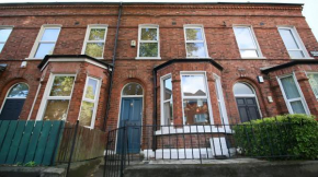 Spacious 3 Bedroom Townhouse Close to City Centre